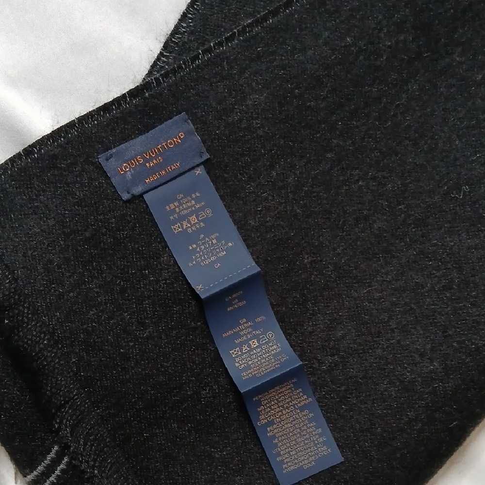 Louis Vuitton Black and Gray Men's Scarf